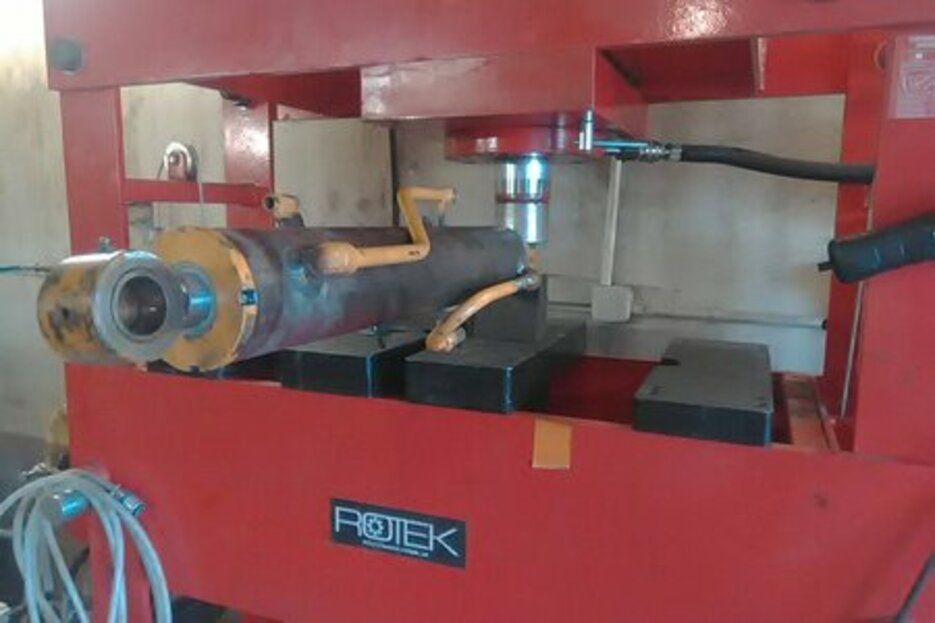 Vente, r�paration et fabrication de v�rins hydrauliques